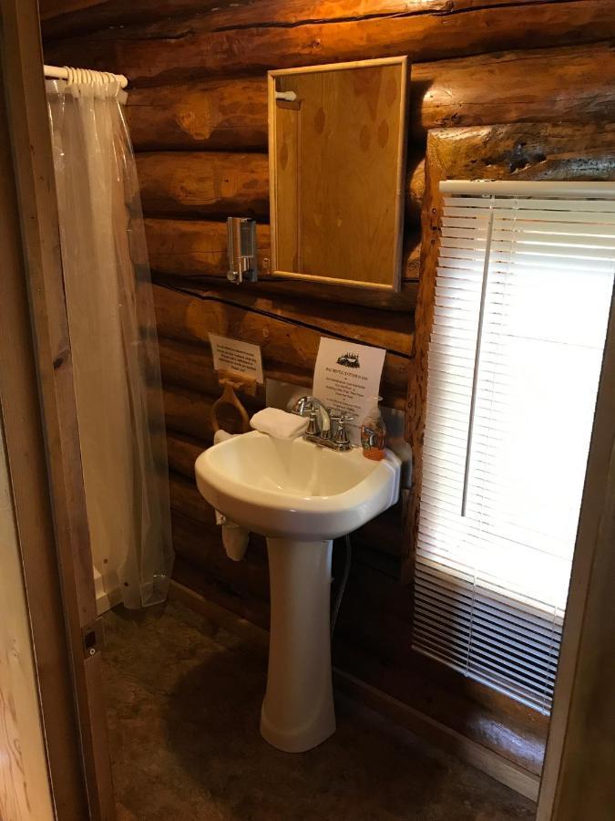 Gwin'S Lodge & Roadhouse Cooper Landing Exteriör bild