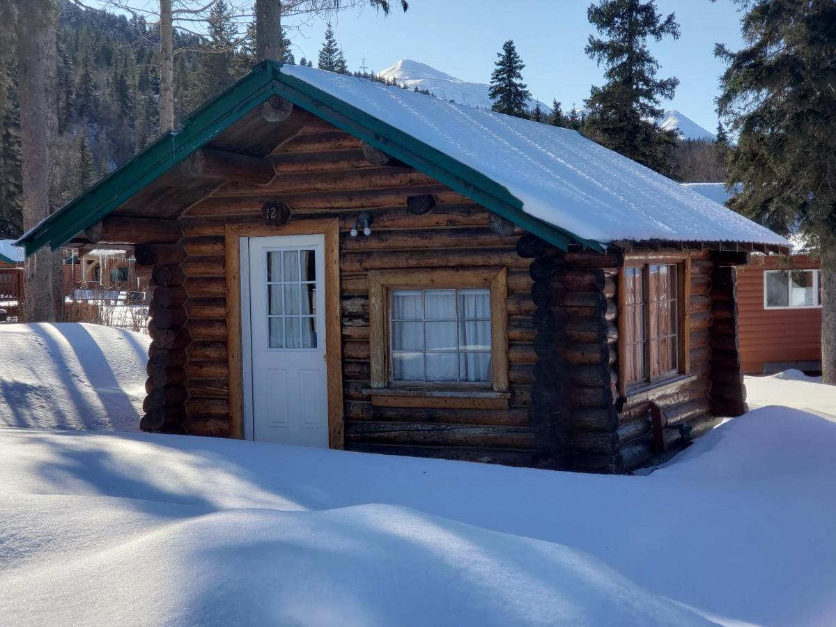 Gwin'S Lodge & Roadhouse Cooper Landing Exteriör bild