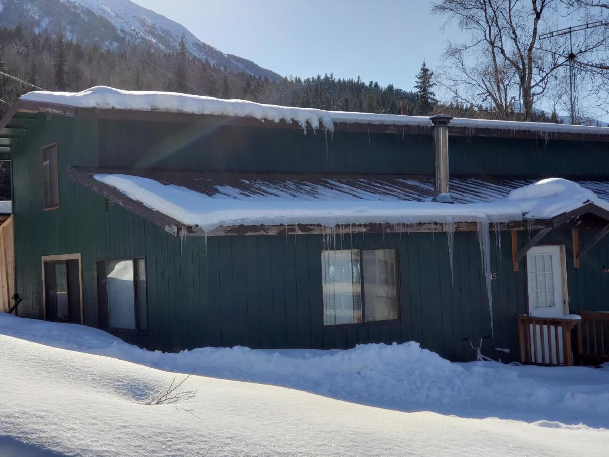Gwin'S Lodge & Roadhouse Cooper Landing Exteriör bild